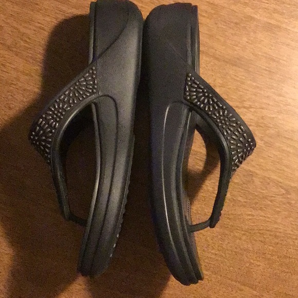 Crocs Monterey Diamante Womens Size 9 Black Thong Flip Flop Wedge Sandals 206343 - Picture 2 of 5